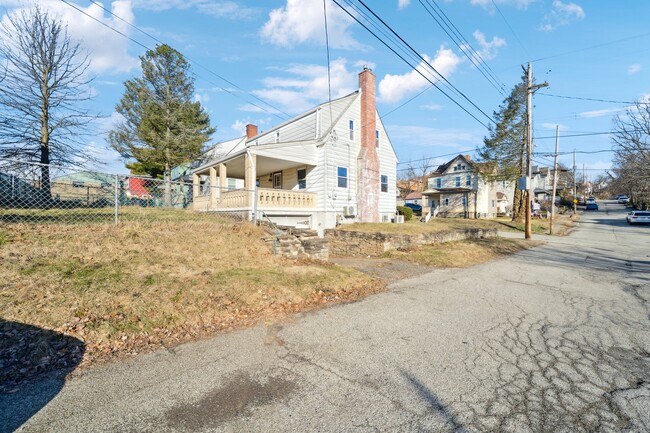 Building Photo - 3212 Orchard St