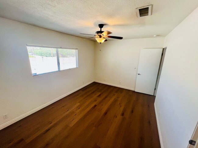 Building Photo - 3-Bedroom Hesperia Home on a Large Lot!
