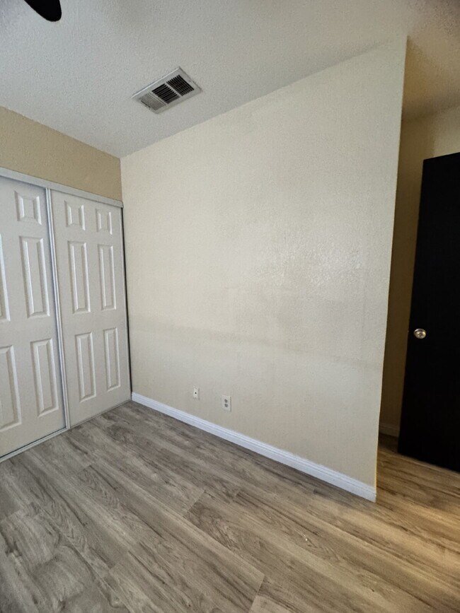 Building Photo - 4BR - 3BA two-story with pool