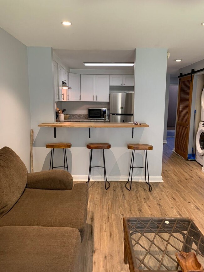 Building Photo - Gorgeous clean and modern furnished 2/2 lowest level Kihei Shores Unit!