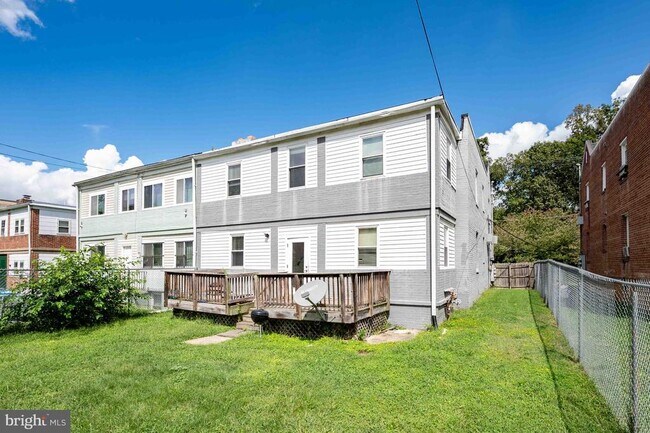 Building Photo - 257 Newcomb St SE