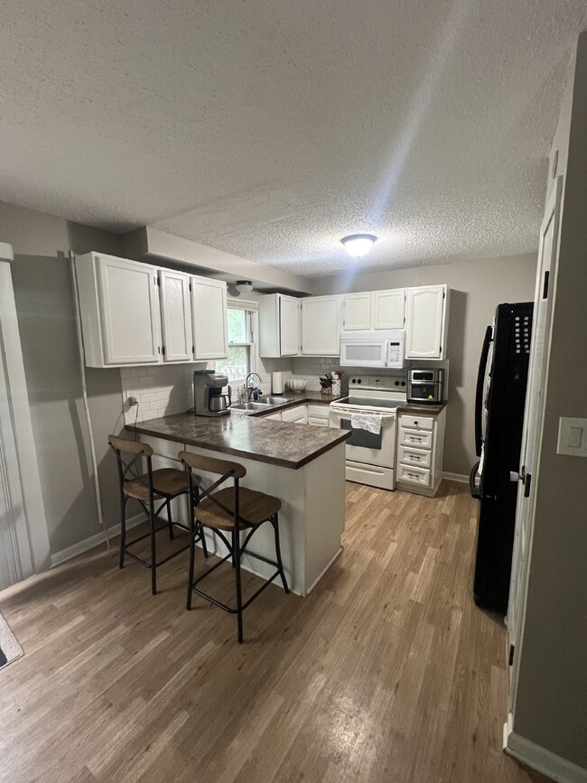 Building Photo - 103 Pleasant View Dr