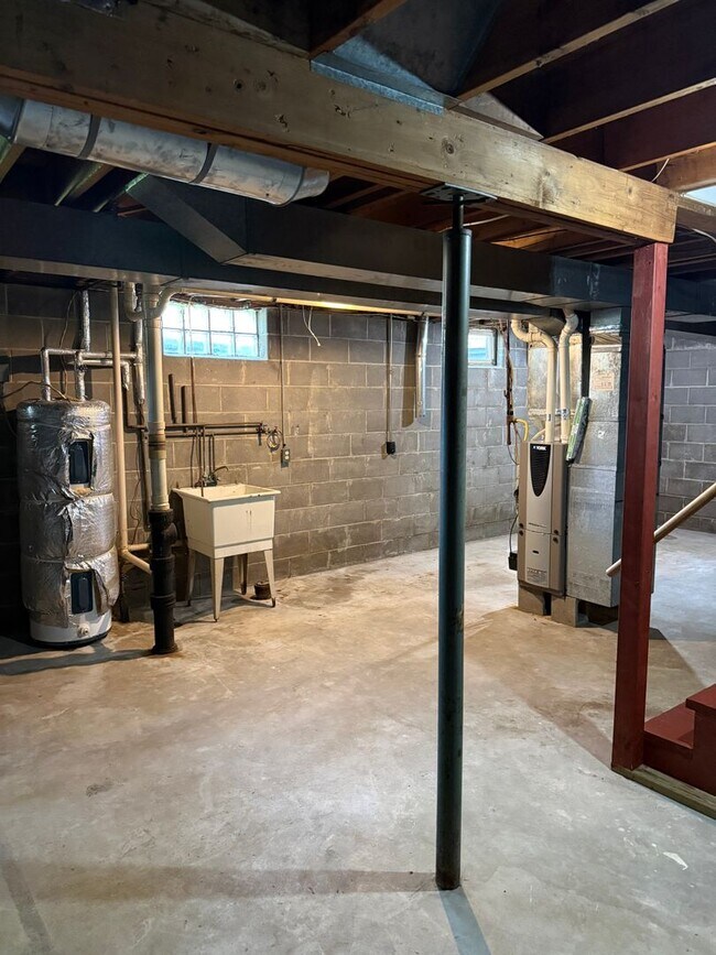Building Photo - 2406 Skeels Ave