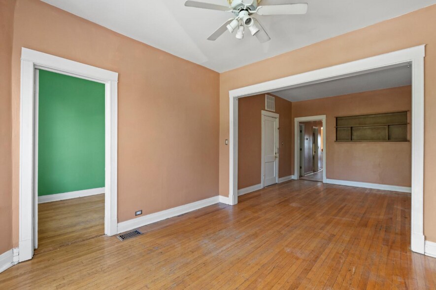 Building Photo - 3145 W Augusta Blvd