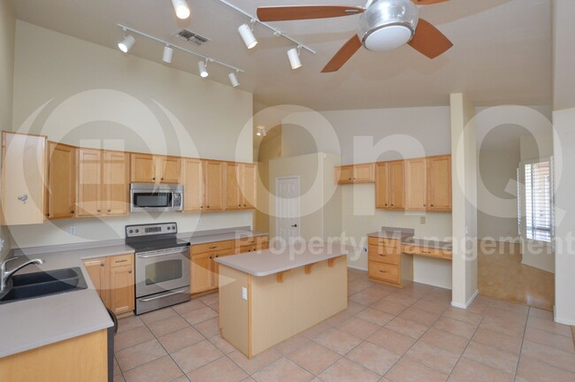 Building Photo - 727 S Peppertree Dr