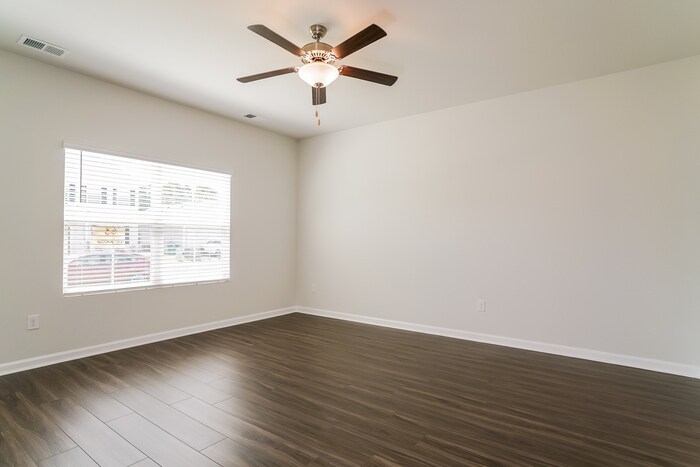 Building Photo - 331 Augustine Dr