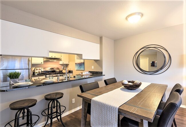 Interior Photo - Harbor Square