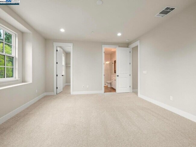 Building Photo - 1588 Alamo Way