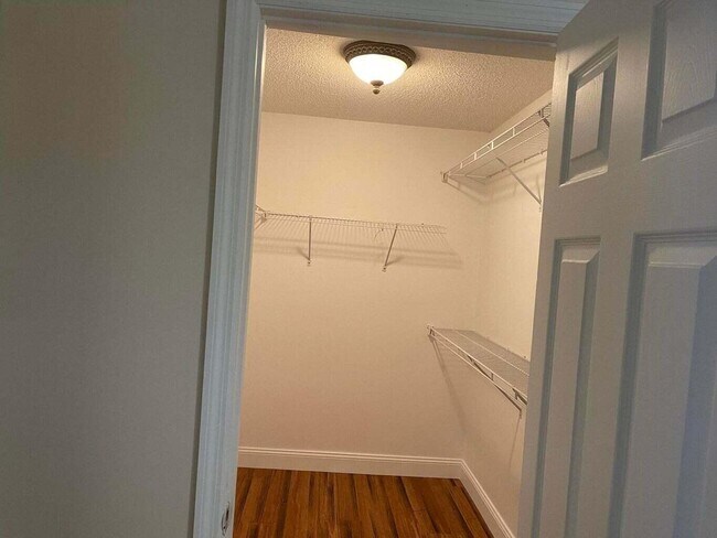 Building Photo - 5863 NW Cullom Cir