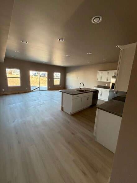 Unit A - 280 W Elm St