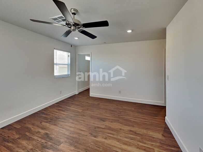 Building Photo - 100 Island Plumeria Ln