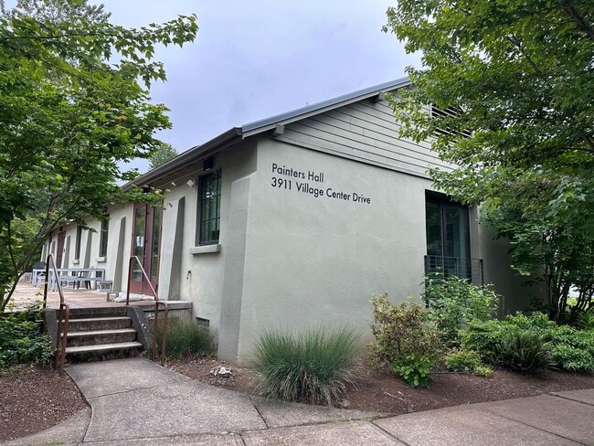 Building Photo - Large Three Bedroom Home in Sustainable South Salem Community