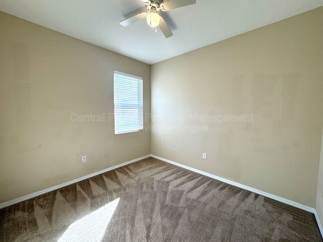 Building Photo - 215 Lakeshore Dr