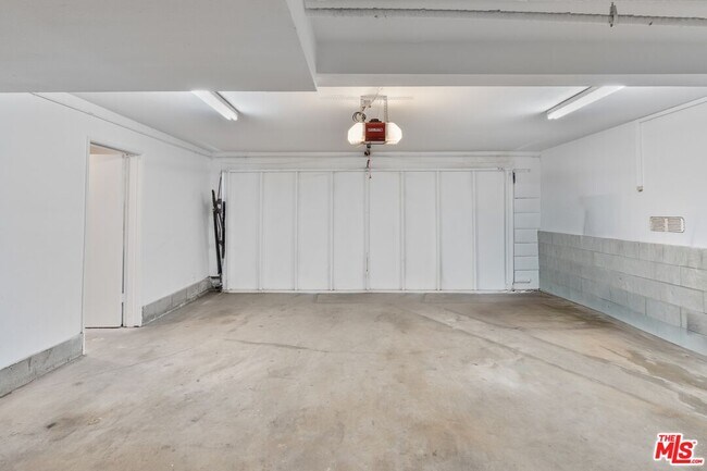 Building Photo - 114 Fleet St