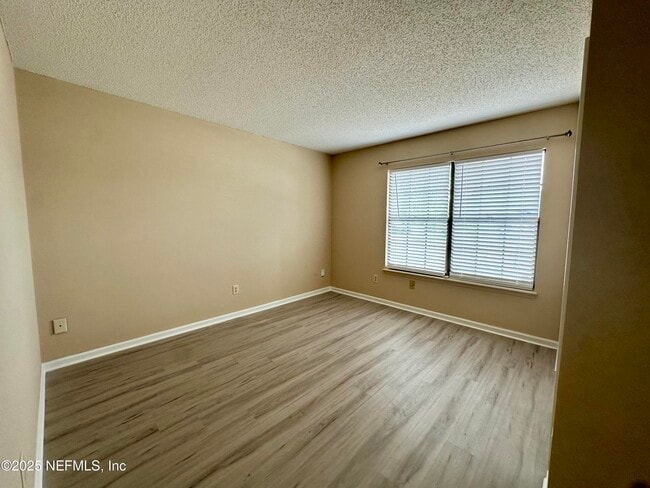 Building Photo - 8828 Townsquare Dr S