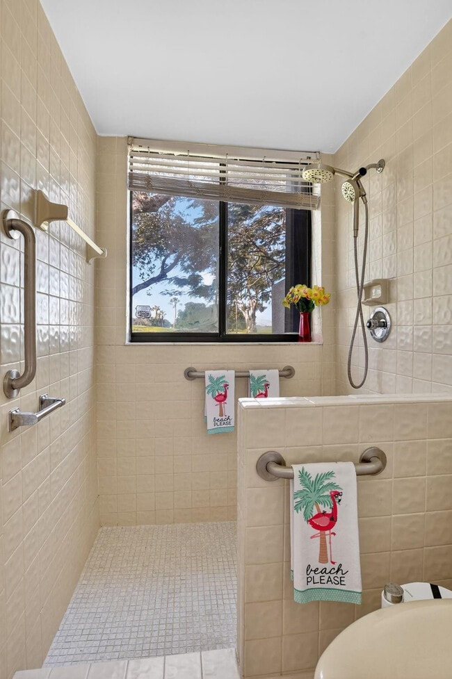 Building Photo - 661 Hollows Cir