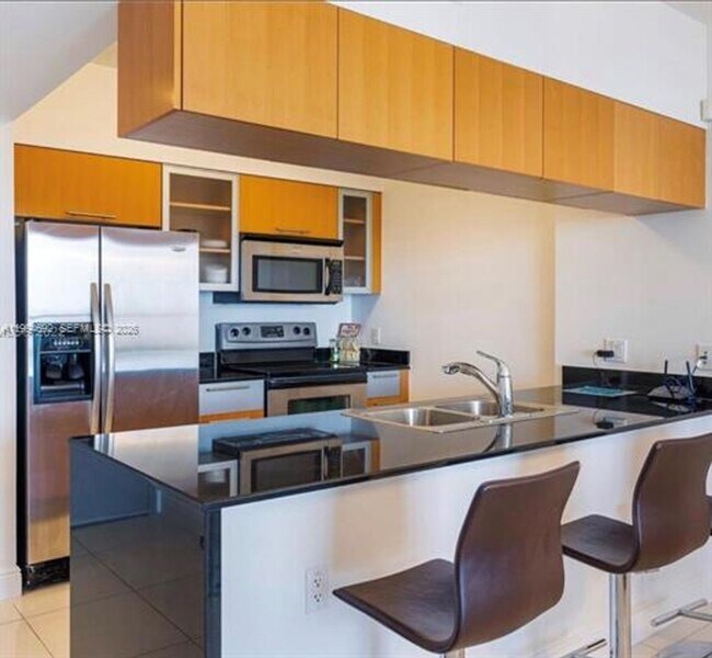 Building Photo - 750 N Bayshore Dr