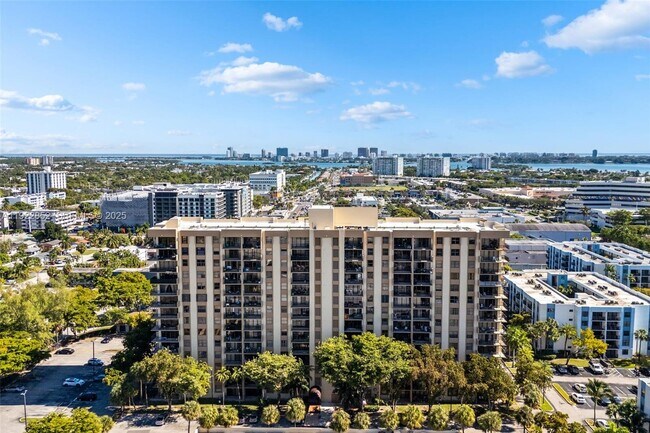 Building Photo - 1470 NE 123rd St