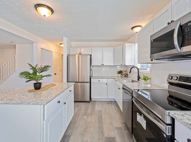 Building Photo - 2117 Drumlin Dr