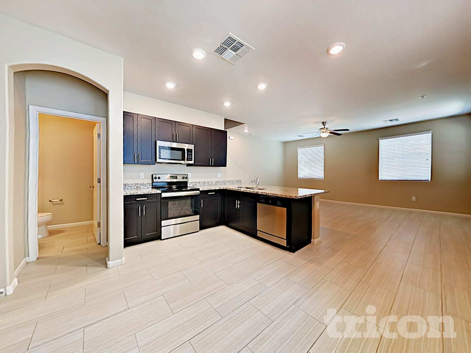 Building Photo - 12551 W Hummingbird Terrace