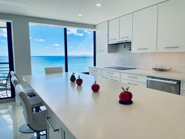 Building Photo - 250 S Ocean Blvd