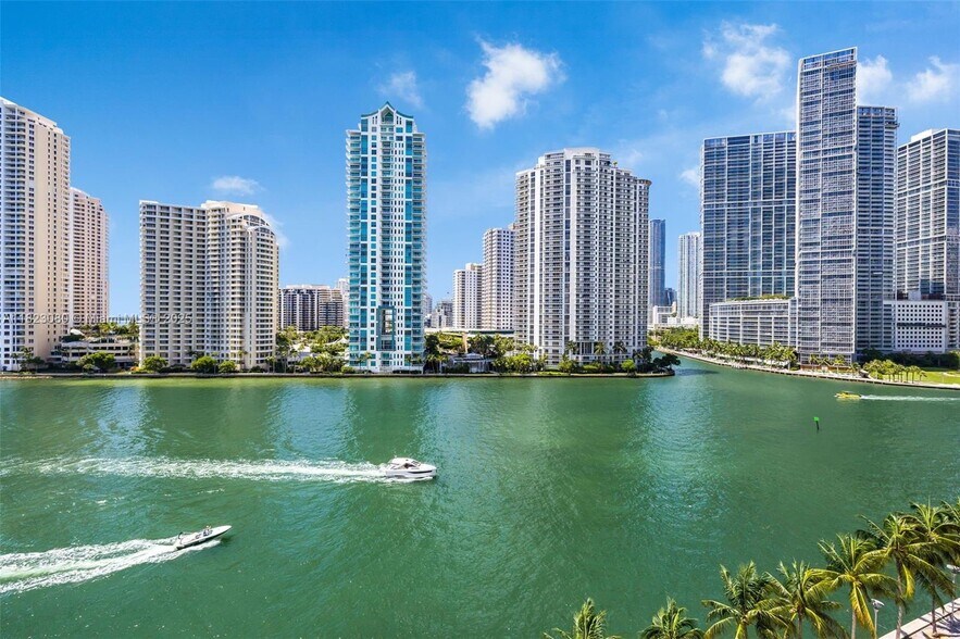 Building Photo - 325 S Biscayne Blvd