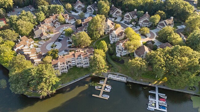 Building Photo - 48 Pointe Rok Dr