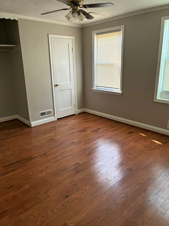 Building Photo - 4431