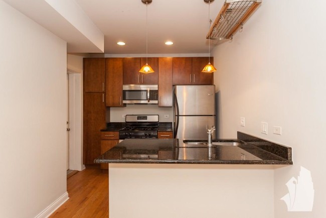 Building Photo - 2 bedroom in Chicago IL 60613