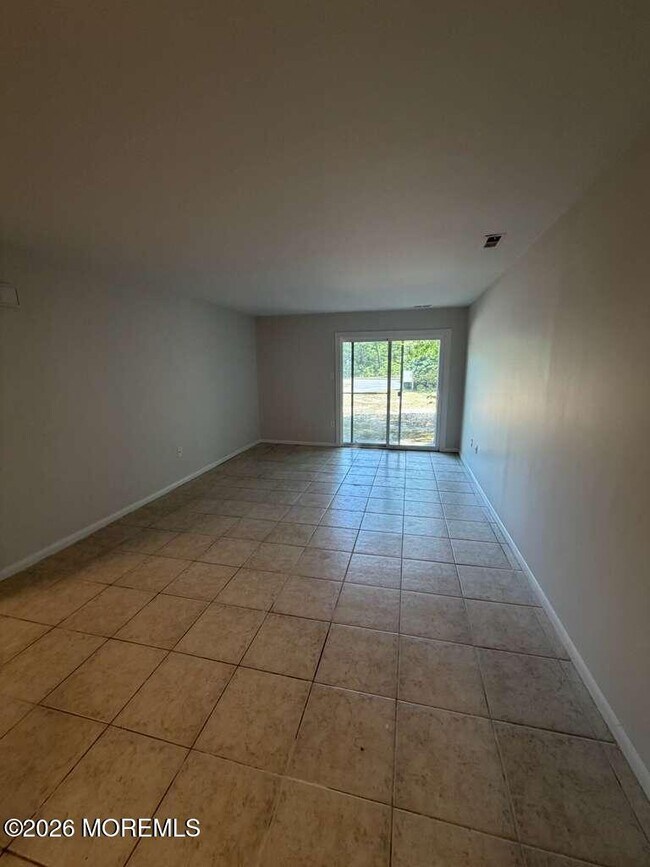 Building Photo - 8 Scotch Pine Dr