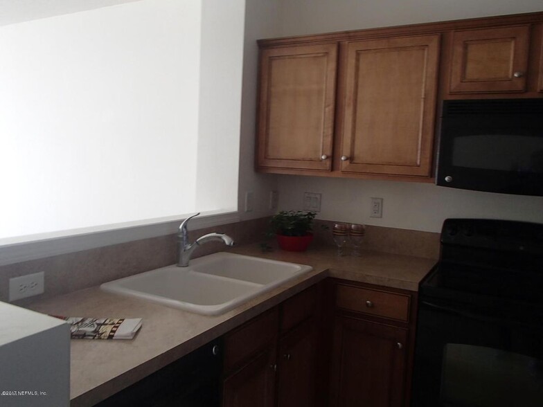 Building Photo - 8125 Summergate Court