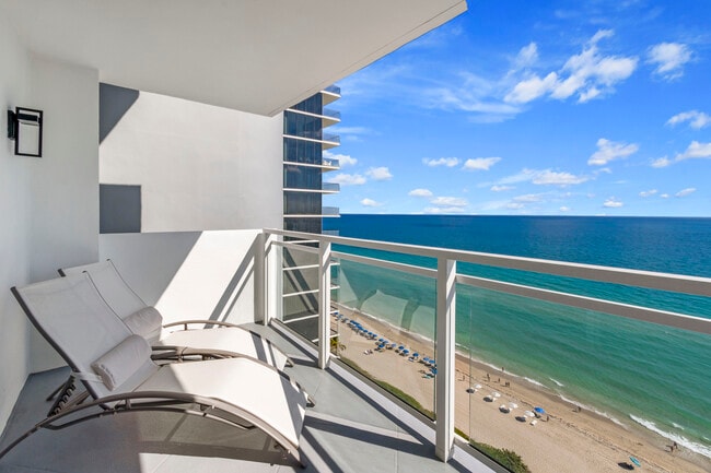 Building Photo - 2030 S Ocean Dr