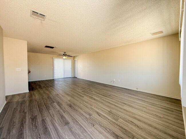 Building Photo - 3 bedroom Home on 2 Acres