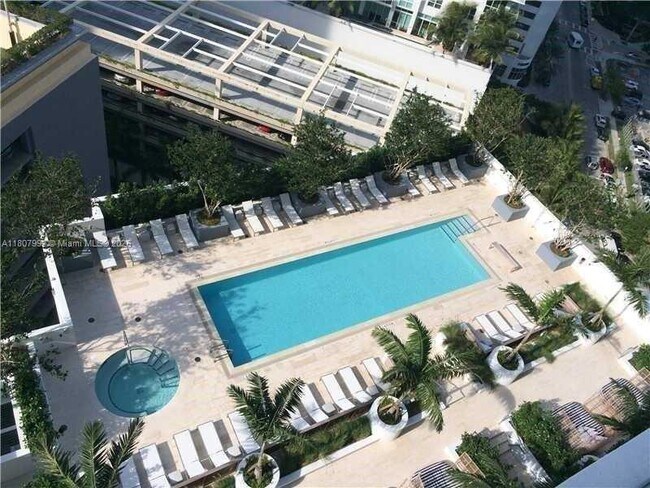 Building Photo - 1300 Brickell Bay Dr