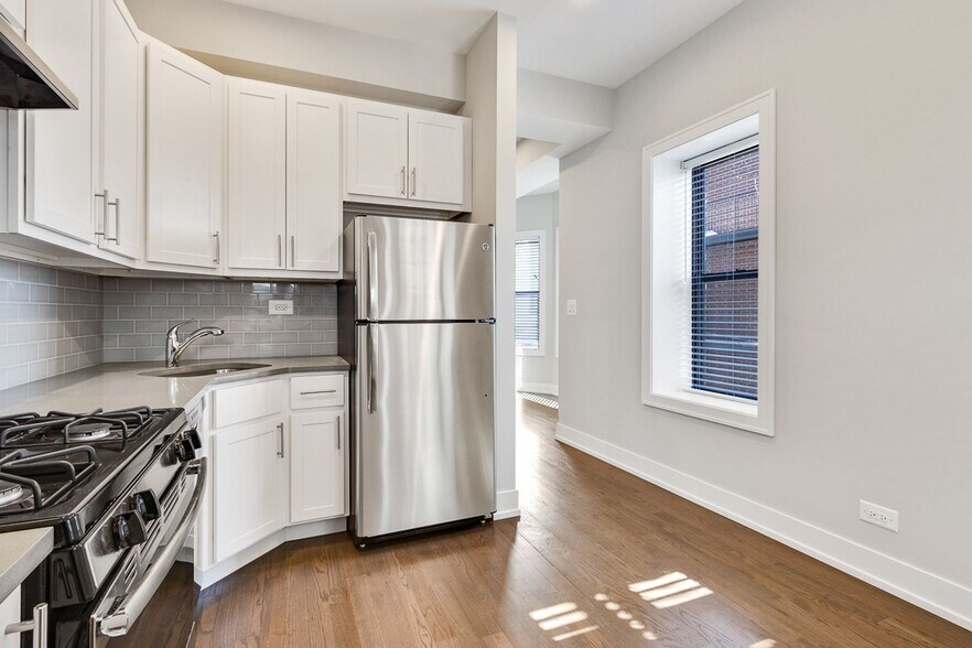 Building Photo - 847 W Lill Ave