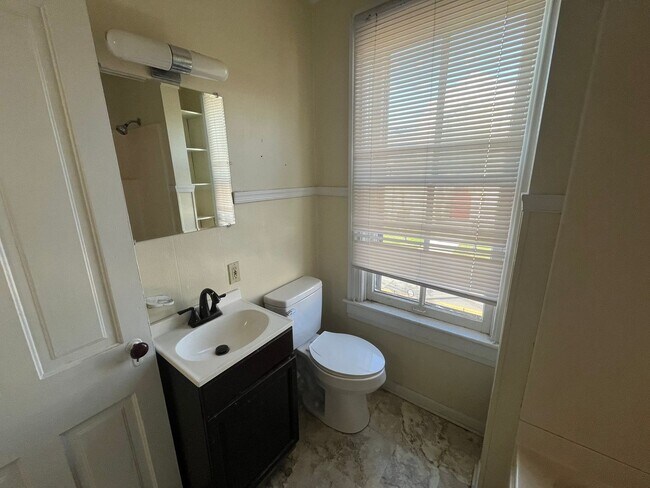 Building Photo - 436 N 2nd St