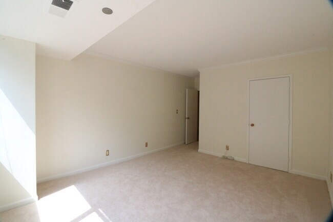 Building Photo - 1805 Crystal Dr