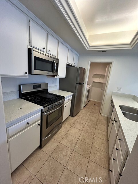 Building Photo - 2563 Plaza del Amo Plz