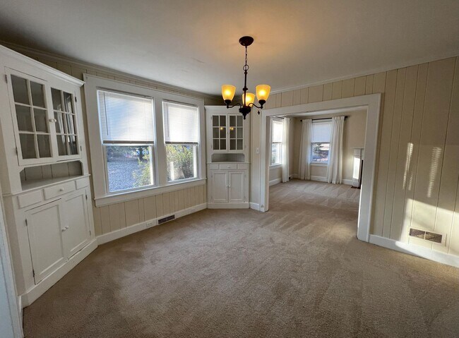 Building Photo - FOR RENT IN ARDMORE!!