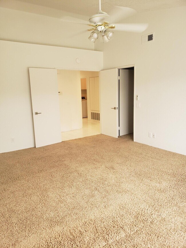 Building Photo - 136 Desert Falls Dr E