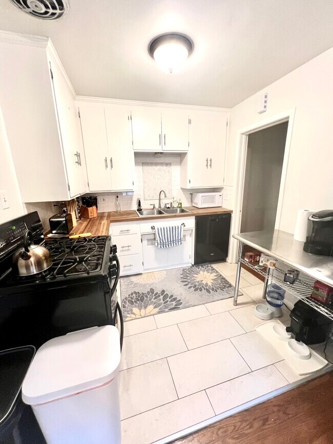 Building Photo - 3543 Holmes Ave S