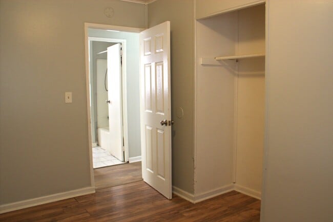 Building Photo - 1709 Oakwood Ave NE