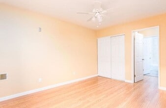 Building Photo - Spacious and Comfortable Condo -  A/C - Central Location - Great Amenities - Natural Light