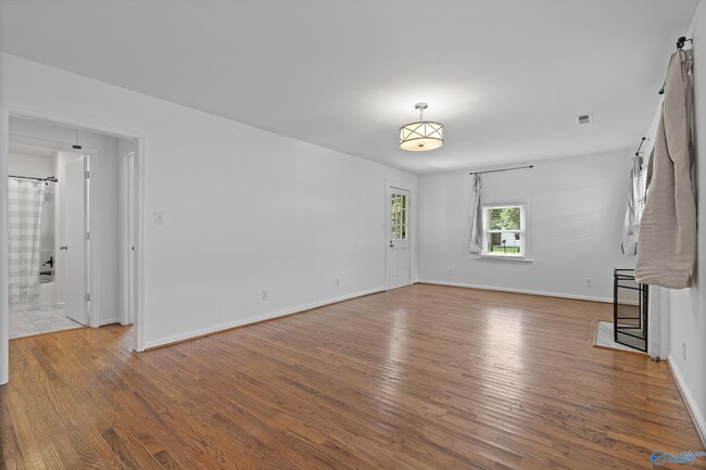 Building Photo - 409 McCullough Ave NE