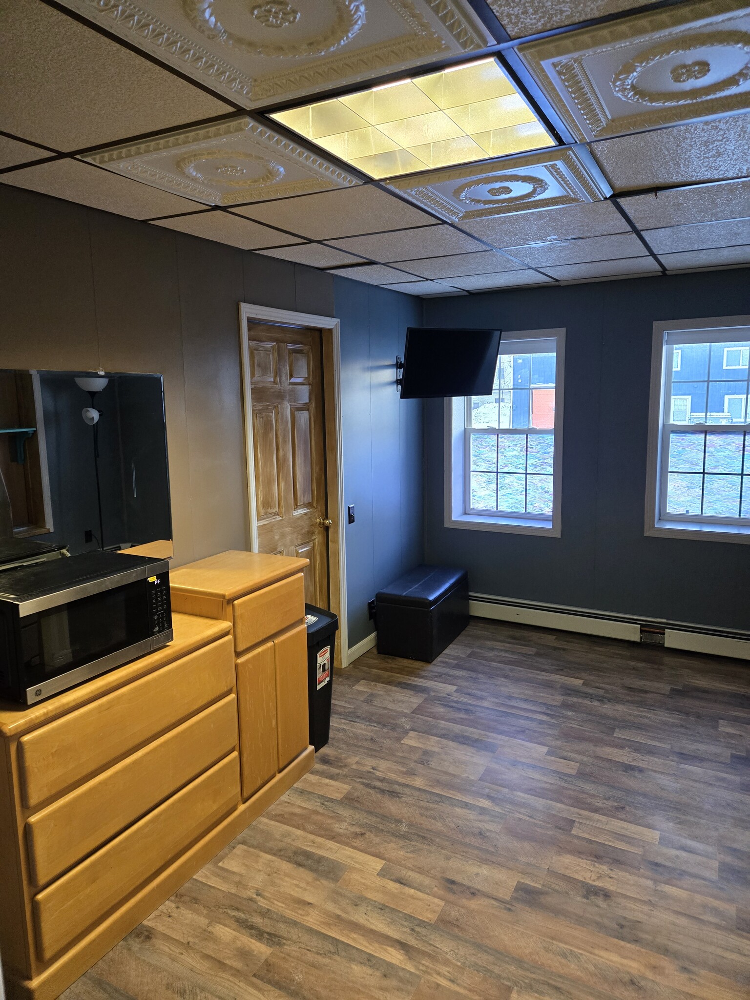 Building Photo - 160 Birch St