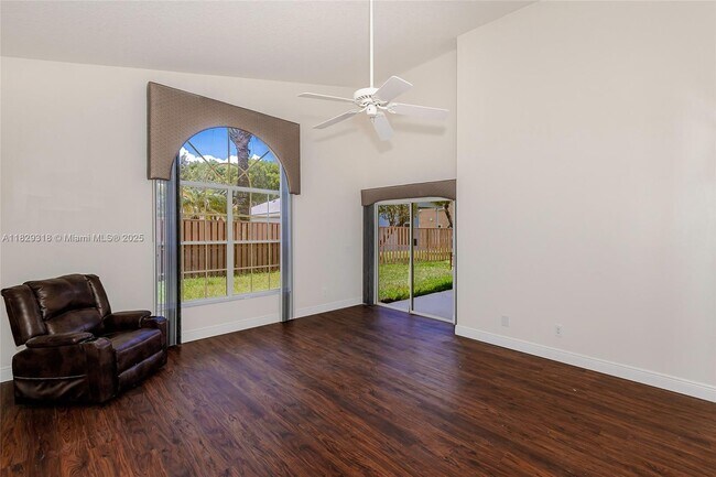 Building Photo - 10418 Brasilia St