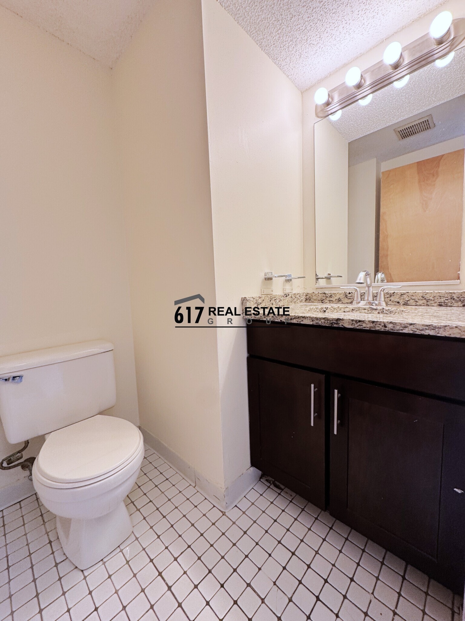 Building Photo - 150 N Beacon St