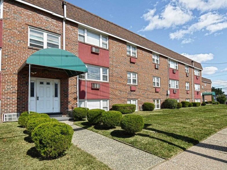 Primary Photo - Oak Ridge Apartments