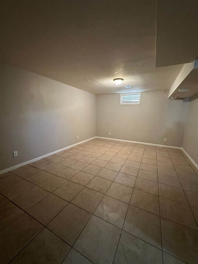 Building Photo - 6820 Larsh Dr