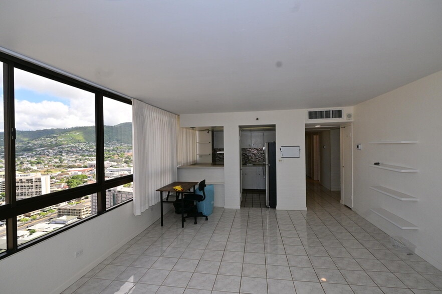 Building Photo - 2499 Kapiolani Blvd